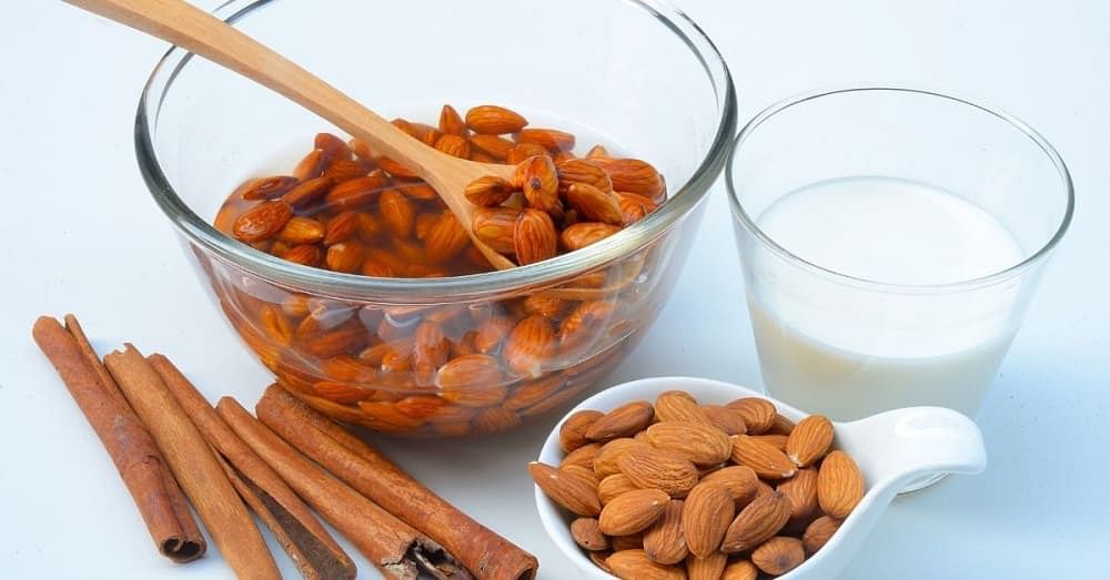 15 Soaked Almond Benefits Backed by Science Nutritionists Suggested